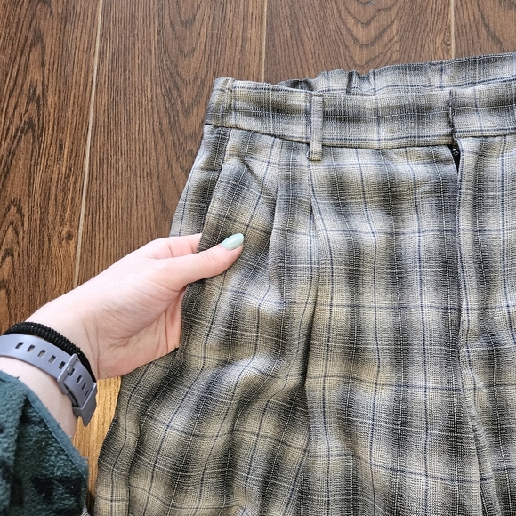 Urban Outfitters White and Black Plaid Pants Size Small - Picture 2 of 8